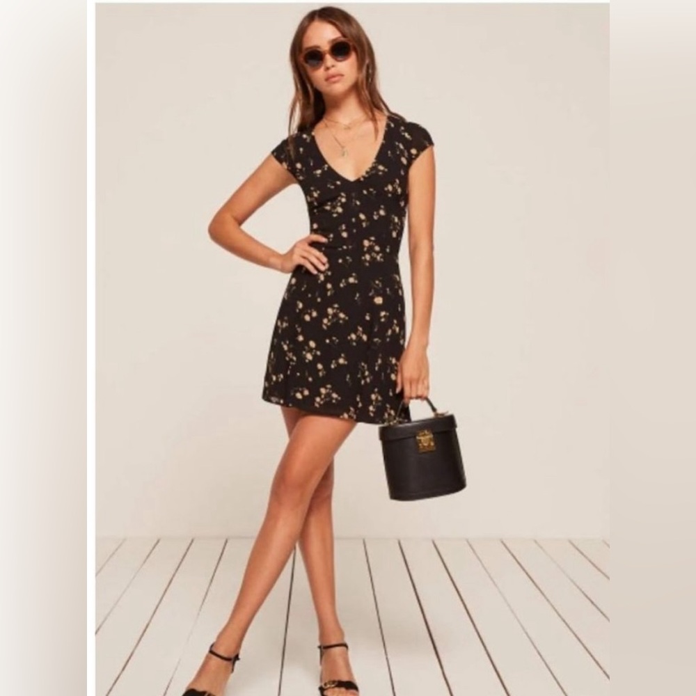 Reformation Açaí mini dress in a size 2. Black with floral print